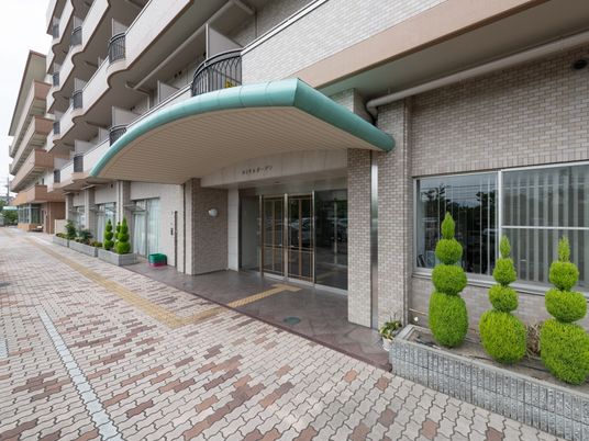 アーチ型のエントランス