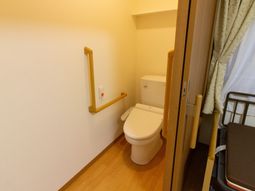 バリアフリー設計のトイレ