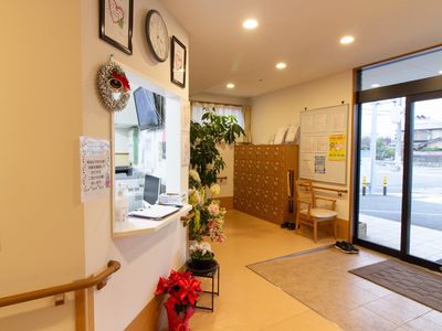 明るく開放的なエントランス風景