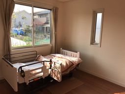明るい個室の居室
