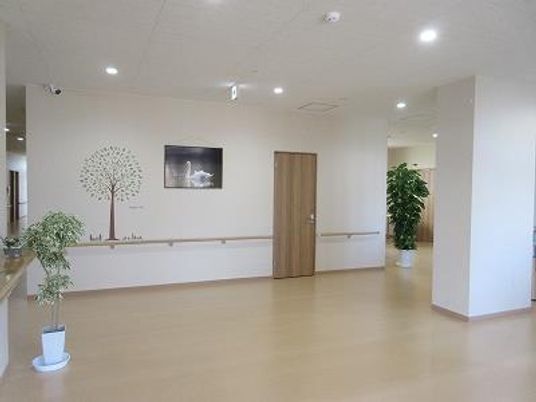 広々とした明るい共有スペース