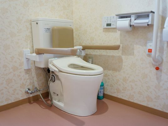 バリアフリー設計のトイレ
