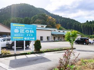 緑豊かな環境の建物