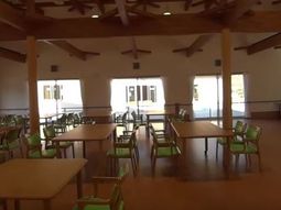 広いダイニングの様子