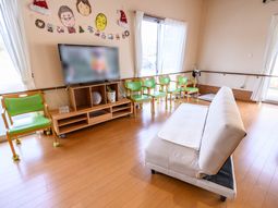 明るいリビングの様子