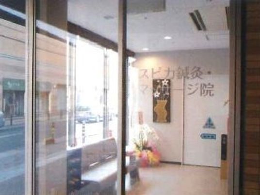 エントランスの開放的な空間