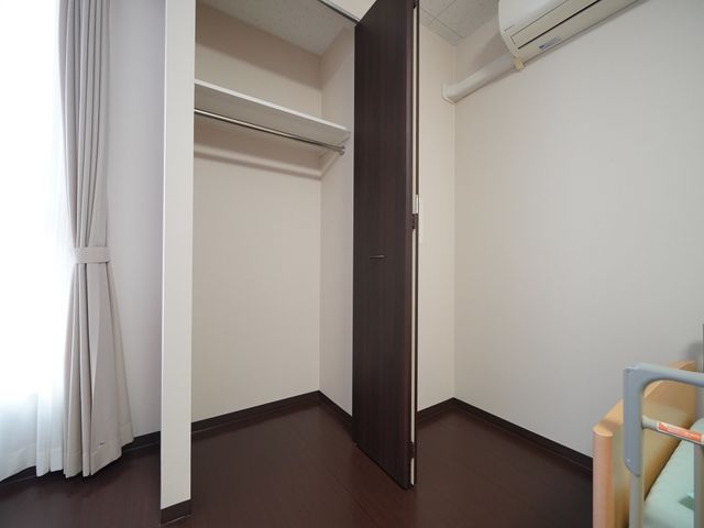 シンプルな居室の角