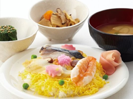 色鮮やかな和食の盛り付け