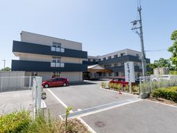 モダンな建物の外観