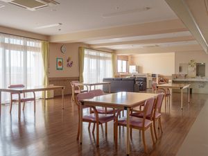 明るい食堂の室内  