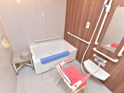 バリアフリーの浴室設備