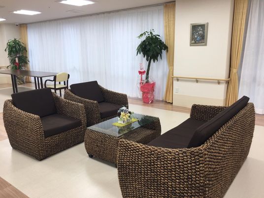 ゆったりくつろげるラウンジ