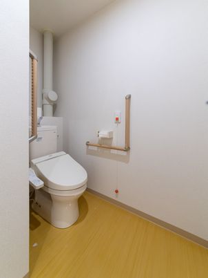 バリアフリー設計のトイレ