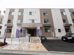 清潔感ある施設のエントランス
