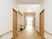 幅広い廊下の両側には適度な高さの手すりが設置されており、入居者様にご自由に施設内をご移動いただける。