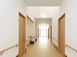 明るい廊下の様子