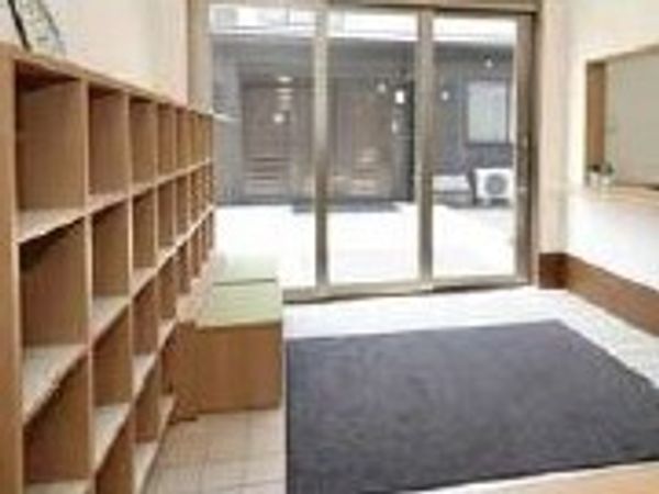 明るいエントランスホール