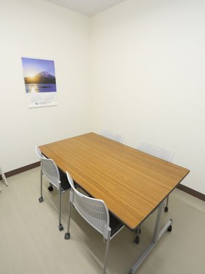 シンプルな会議室