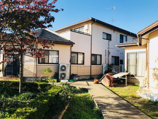 手入れされた庭の施設