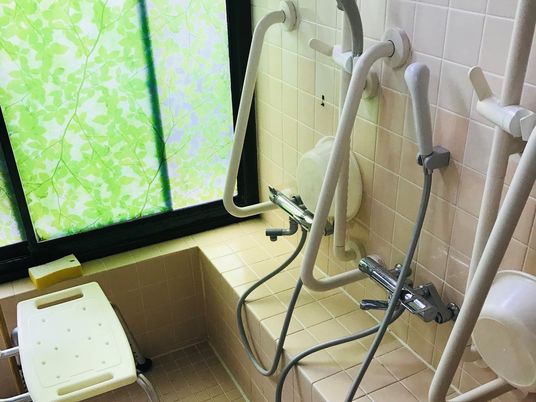 介護用の安全な浴室