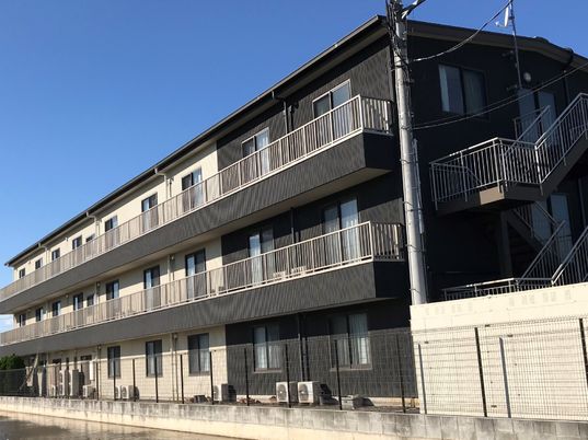 多階層の建物外観