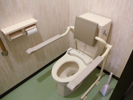 手すり付きトイレ設備