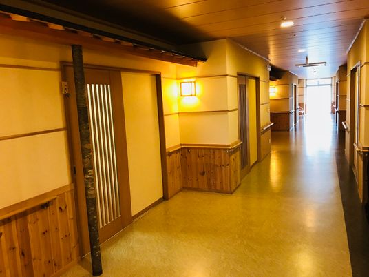 温もりある廊下