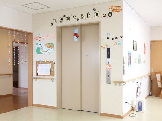 エレベーター付近の廊下