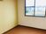 明るい和室の一角