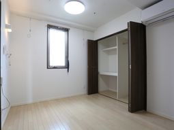 シンプルな居室空間