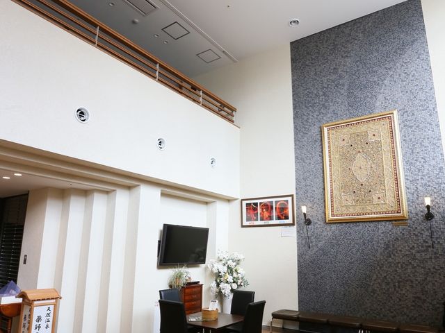 天井ファンのある共有空間 共有スペース 広々としたラウンジには天井ファンがあり、居心地の良い集いの場が提供されています。ゆったりとした時間を過ごすためのモダンな椅子とテーブルも完備しています。