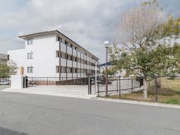 清潔感ある白い建物