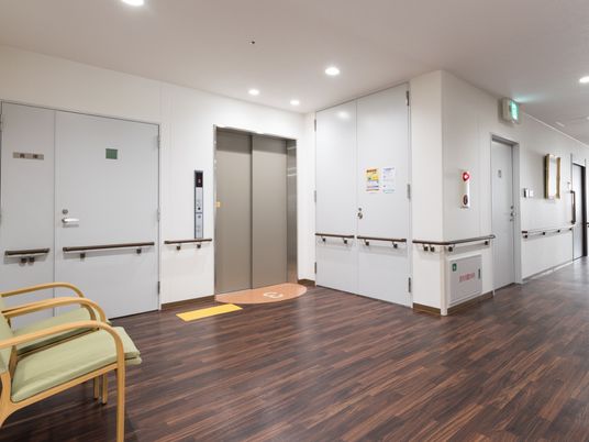 清潔感のある廊下の風景