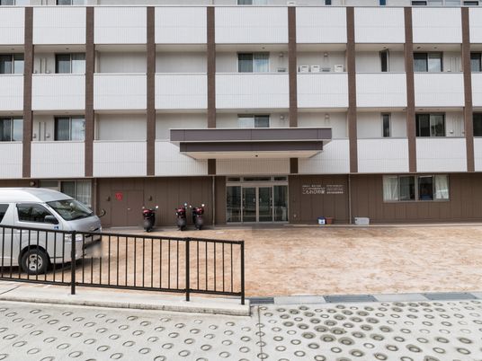 清潔感のある施設エントランス