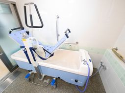 介助用バスリフト付き浴室
