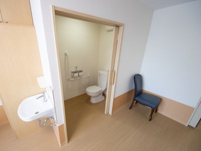 バリアフリーのトイレ空間