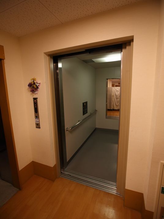 エレベーター入口の風景