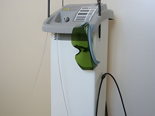 白い壁に取り付けられた器具