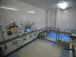 清潔な浴室設備