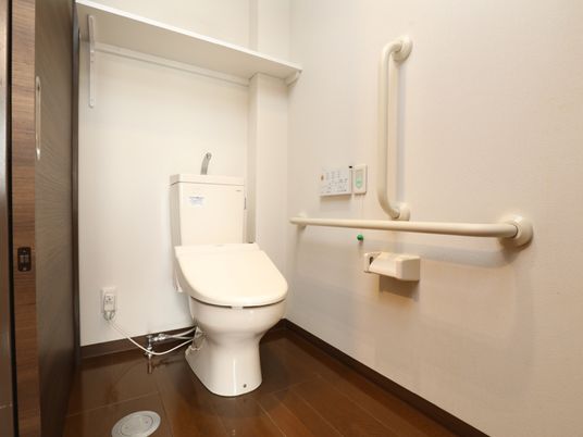 バリアフリーのトイレ設備