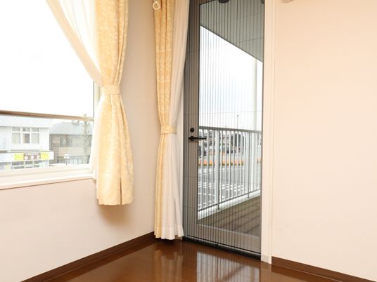 バルコニー付き居室窓