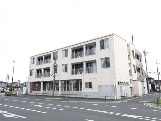 現代的な建物の外観