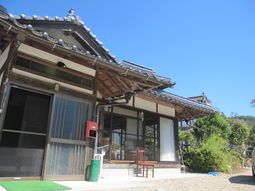 和の趣ある建物外観