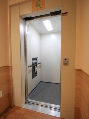 エレベーターの入口