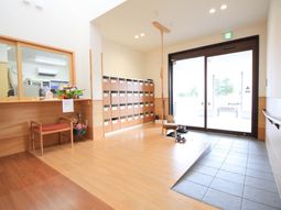 エントランスの明るい様子