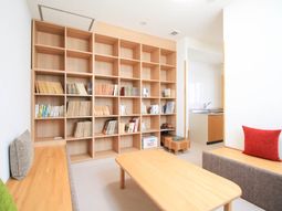 明るい居室の一角