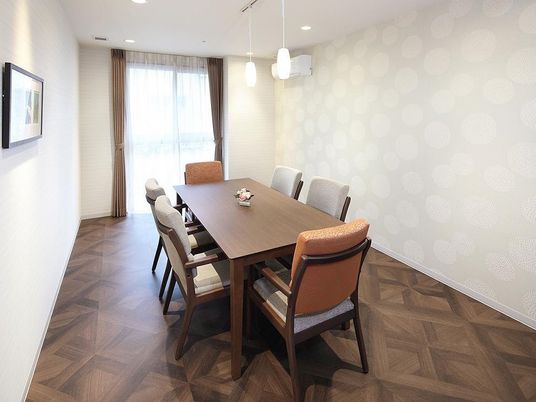 モダンな食堂の居室
