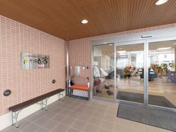 エントランスの明るい空間