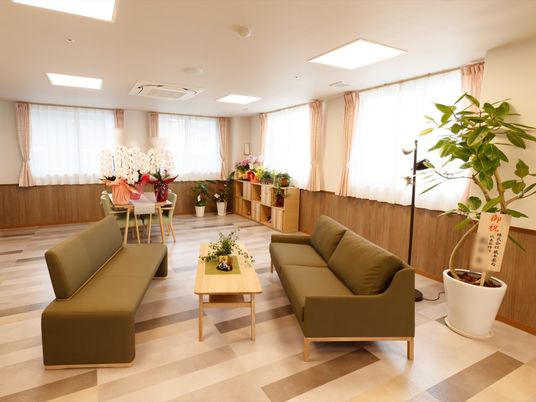 明るいリビング空間