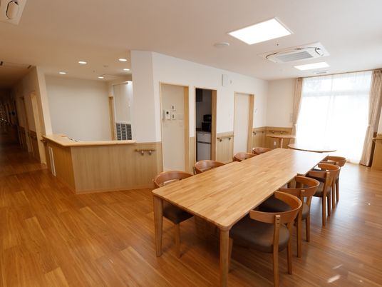 温かみのあるダイニングルーム